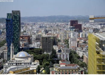 Shiten lirë pallatet e sekuestruara nga Ministria e Financave si ndërtime pa leje, vetëm me 223 euro metri