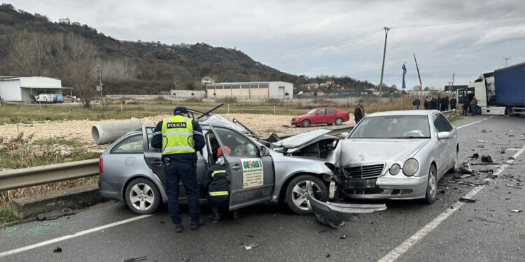 Detaje të reja nga aksidenti me 1 viktimë te kthesa e Rinasit, shkaku dyshohet parakalimi i gabuar i “Skodës”