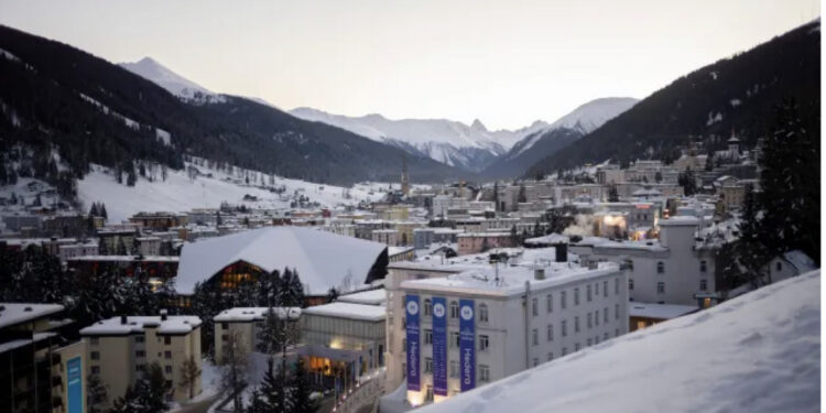 Diplomatët e lartë nga gjithë bota diskutojnë në Davos për Ukrainën, a do të gjendet formula e paqes?