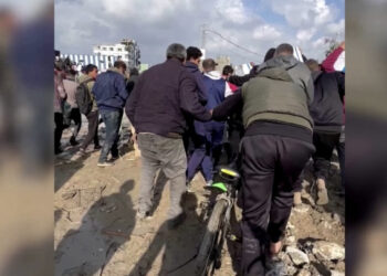 VIDEO/ Po prisnin ndihmat humanitare, Izraeli vret 20 civilë palestinez, plagos 150 të tjerë
