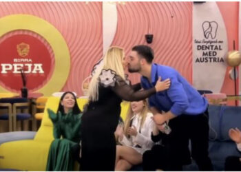 Meri Shehu mban premtimin, puth në buzë Meritonin