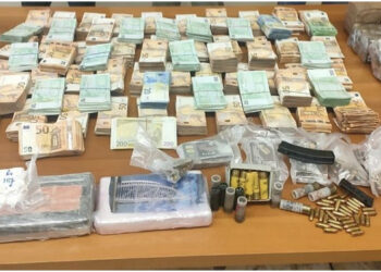 Trafik kokaine dhe mijëra euro cash, goditet banda shqiptaro-rumune, 5 në pranga