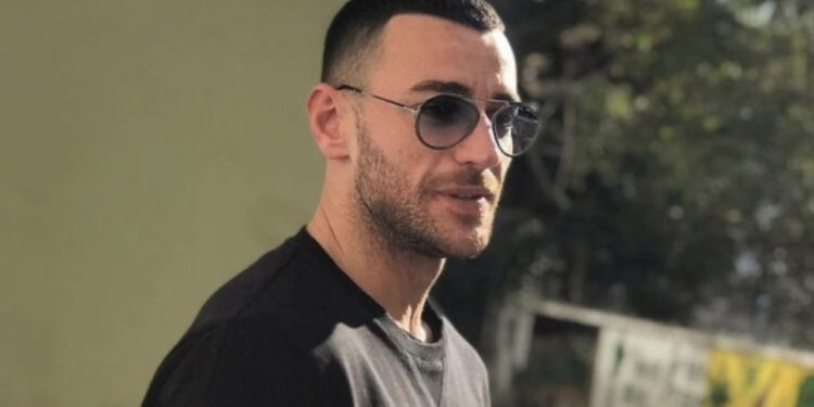 FOTO/ Zi në familjen e Stresit, reperi humb njeriun e shtrenjtë