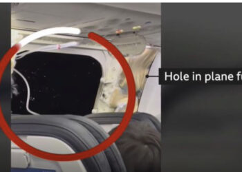 Pasagjerët rrëfejnë momentet e tmerri, shpërthim gjatë fluturimit, shkëputet një pjesë e avionit