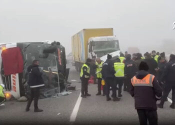 Përmbyset autobusi në Turqi, 4 persona humbin jetën