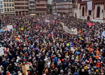 Protestë masive në Gjermani! Mijëra njerëz kundër ekstremit të djathtë