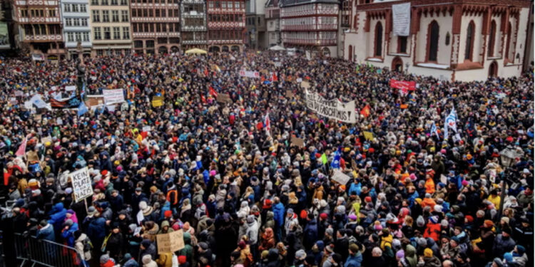 Protestë masive në Gjermani! Mijëra njerëz kundër ekstremit të djathtë