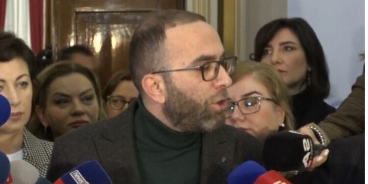 Bllokuan mbledhjen për Zgjedhoren, Bardhi: Nuk mund të kenë 7 deputetë 2/3 e anëtarëve që i takojnë opozitës