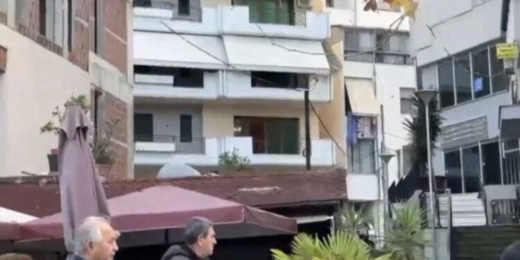 DETAJE/ Krimi mafioz që tronditi Vlorën, makina e autorëve qëndroi 30 minuta e parkuar para pallatit të 22-vjeçarit