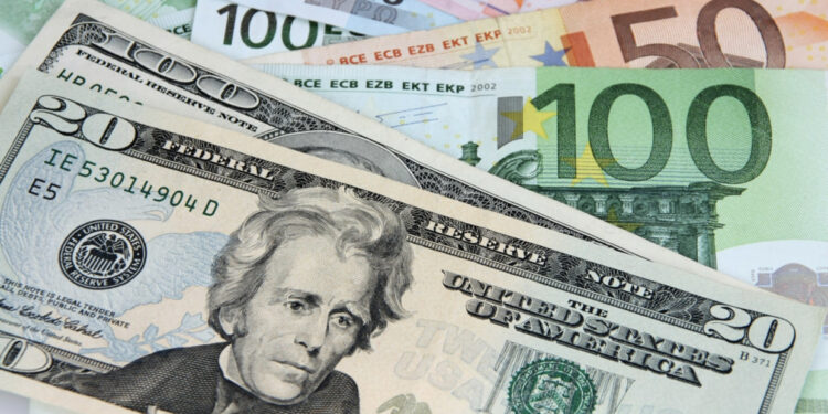 Dollari forcohet përballë lekut, euro e nis 2024-ën me rënie në këmbimin valutor