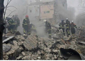 18 të vrarë dhe 130 të plagosur në sulmet ajrore ruse në Ukrainë