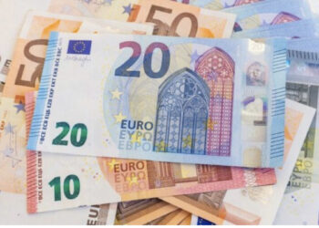 Këmbimi valutor/ Me sa blihen e shiten dollari dhe euro, çfarë ndodh me monedhat e tjera