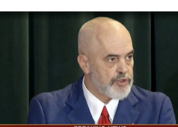 13 vite nga vrasjen e 21 Janarit, Rama përcjell si cdo vit familjarët e viktimave me fjalë të bukura