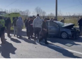 U bllokua në makinë! Shoferi nxirret i vdekur, 3 të plagosur