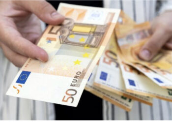 Këmbimi valutor/ Me sa blihen e shiten dollari dhe euro, çfarë ndodh me monedhat e tjera