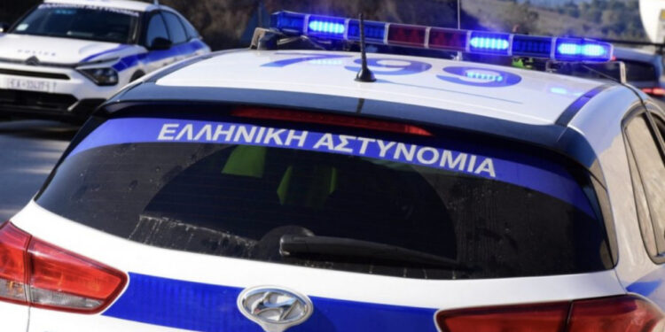 38-vjeçari shqiptar “koka” e organizatës kriminale të kokainës, policia arreston 10 persona në Greqi, 9 të tjerë shpallen në kërkim