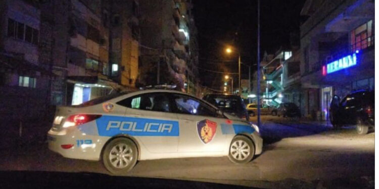 Çmenduri në Shkodër! E shqetësonin zhurmat, i moshuari del në ballkon dhe qëllon me çifte drejt 3 të rinjve në rrugë