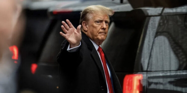 Ish-Presidenti i SHBA në gjyq për shpifje, Trump largohet nga seanca gjatë argumenteve përmbyllëse