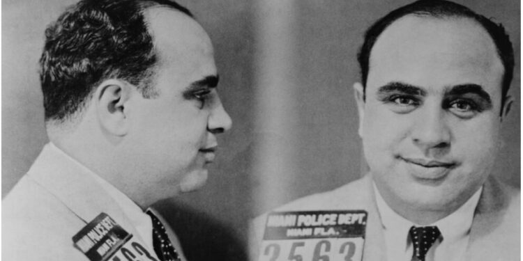 Al Capone vdiq 48 vjeç, por kishte mendjen e një 12-vjeçari/ Sifilizi i ‘hëngri’ trurin