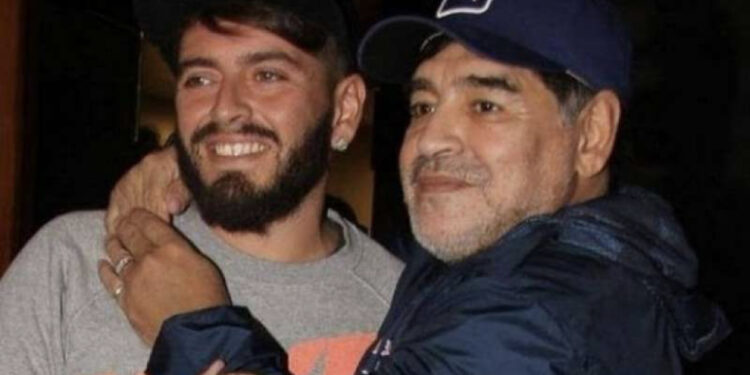 Tronditëse! Djali i Maradonës: Babanë e vranë, e di se kush e bëri