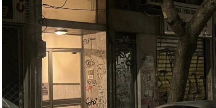 Babë e bir gjenden të vdekur në shtëpi në Selanik, kishin ndërruar jetë që para festave