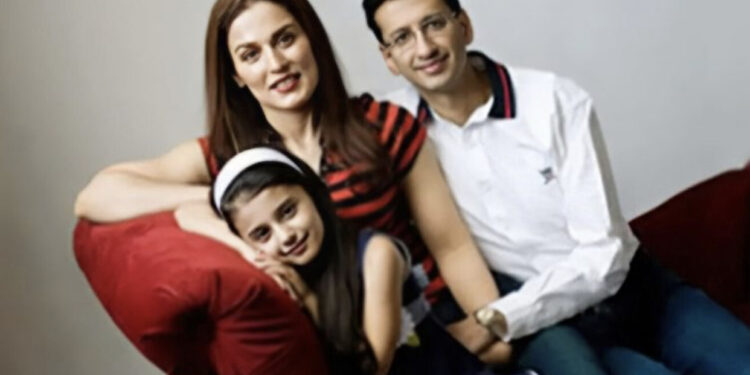 Tragjedi në SHBA, biznesmeni vret gruan dhe vajzën e më pas veten