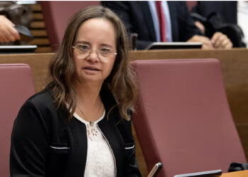 HISTORIKE në Spanjë/ Njihuni me Mar Galcerán, deputeten e parë me sindromën Down