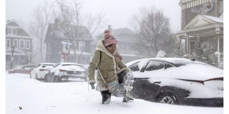 Moti i keq përfshin SHBA-në/ Mbi 40 shtete përfshihen nga bora dhe tornadot