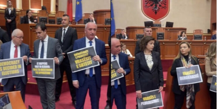 Nis seanca plenare! Deputetët e PD parrulla kundër Ramës: Vrasës i pluralizmit