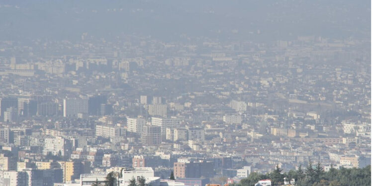 Të thithësh vdekjen në Tiranë! Ekonomi e ndërtuar mbi ndotjen
