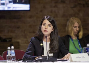 Presidenti dekreton ministren për Administratën dhe Antikorrupsionin