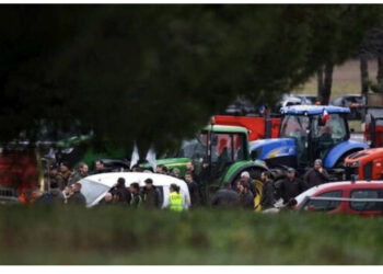 Protesta e bujqëve kthehet në tragjedi, makina merr përpara turmën, ka viktima