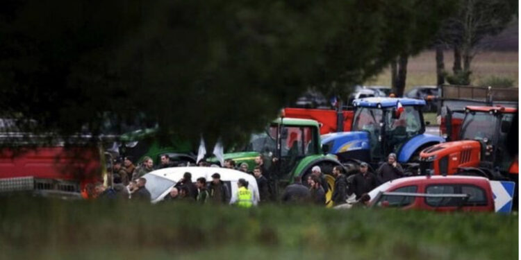 Protesta e bujqëve kthehet në tragjedi, makina merr përpara turmën, ka viktima