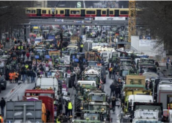 Fermerët në Itali i bashkohen protestave evropiane kundër politikave të BE duke bllokuar qytetet