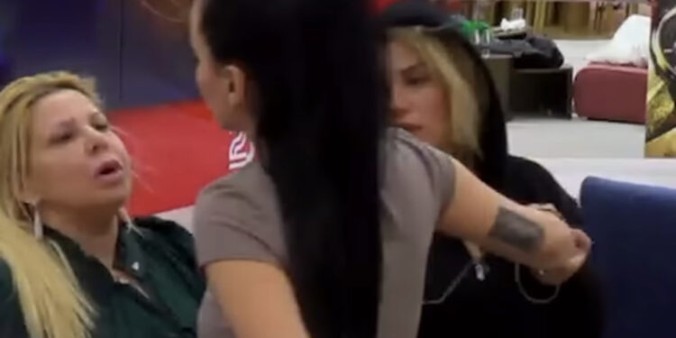 Plas sherri në “Big Brother”, degradon debati mes Merit dhe Sarës: Kë kërcënon ti…