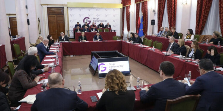 Sot rinis Kuvendi/ PS “merr masat”, mbledhje me grupin paralmentar, porosia e Çuçit