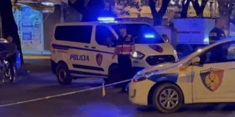 Goditet me thikë i riu në Kavajë