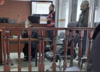 FOTO/ “Bedrija ka pasur lekët”! Brenda kafazit, burri në gjyq, kush e çoi gruan drejt fundit tragjik?