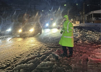 Shqipëria ‘mbërthehet’ nga moti i keq/ Ja si paraqitet situata në akset rrugore