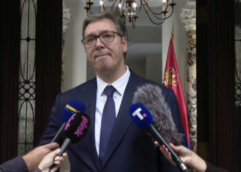 “Vuçiç, je i izoluar”! Deputetët europianë: BE të hetojë manipulimet zgjedhore në Serbi