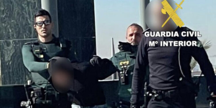 Tentuan të zhvatnin 150 mijë euro nga një grua, arrestohen 3 “skifterët” shqiptarë në Spanjë