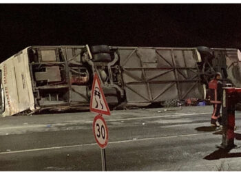 Tragjike/ Autobusi bëhet copë- copë, 9 të vdekur, mbi 30 të plagosur