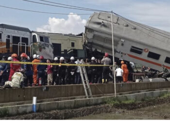 VIDEO/ 3 të vdekur dhe 28 të plagosur nga përplasja e dy trenave në Indonezi