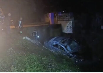 EMRI-Lushnjë/ Makina çan betonin dhe bie në kanal, në gjendje të rëndë shoferi