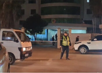 Nënkomisari vrau veten/ Në 2022 u zu me grushta me komshiun për një tendë në plazh