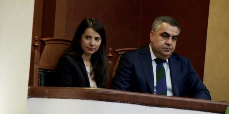 PS voton me 73 vota dy ministrat e rinj! Blendi Goxhe dhe Adea Pirdeni miratohen mes brohorimave