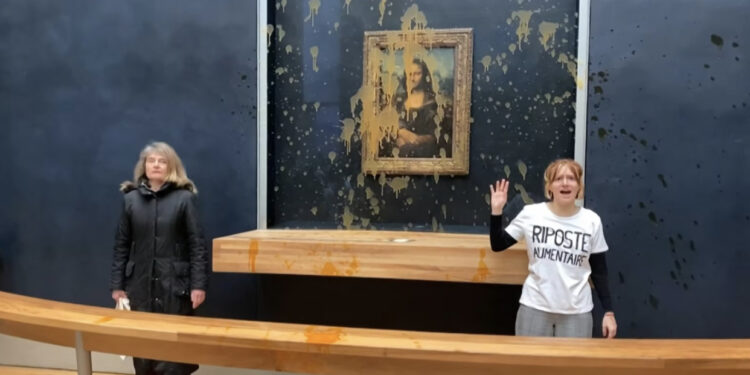 Skandal për herë të dytë! Aktivistet e klimës hedhin supë drejt Mona Lizës