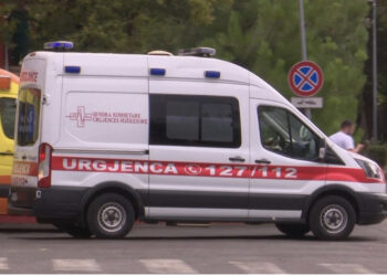 E rëndë/ Freza e tokës shtyp 5-vjeçarin në Vlorë/ Transportohet me urgjencë në Tiranë, familjarët apel për ndihmë