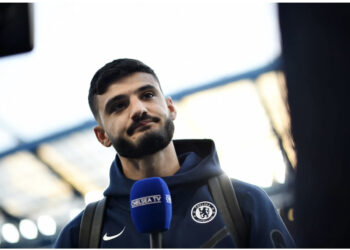 Konfirmohet në Angli! Broja është zyrtarisht në shitje, gati 3 oferta për sulmuesin