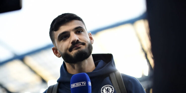 Konfirmohet në Angli! Broja është zyrtarisht në shitje, gati 3 oferta për sulmuesin